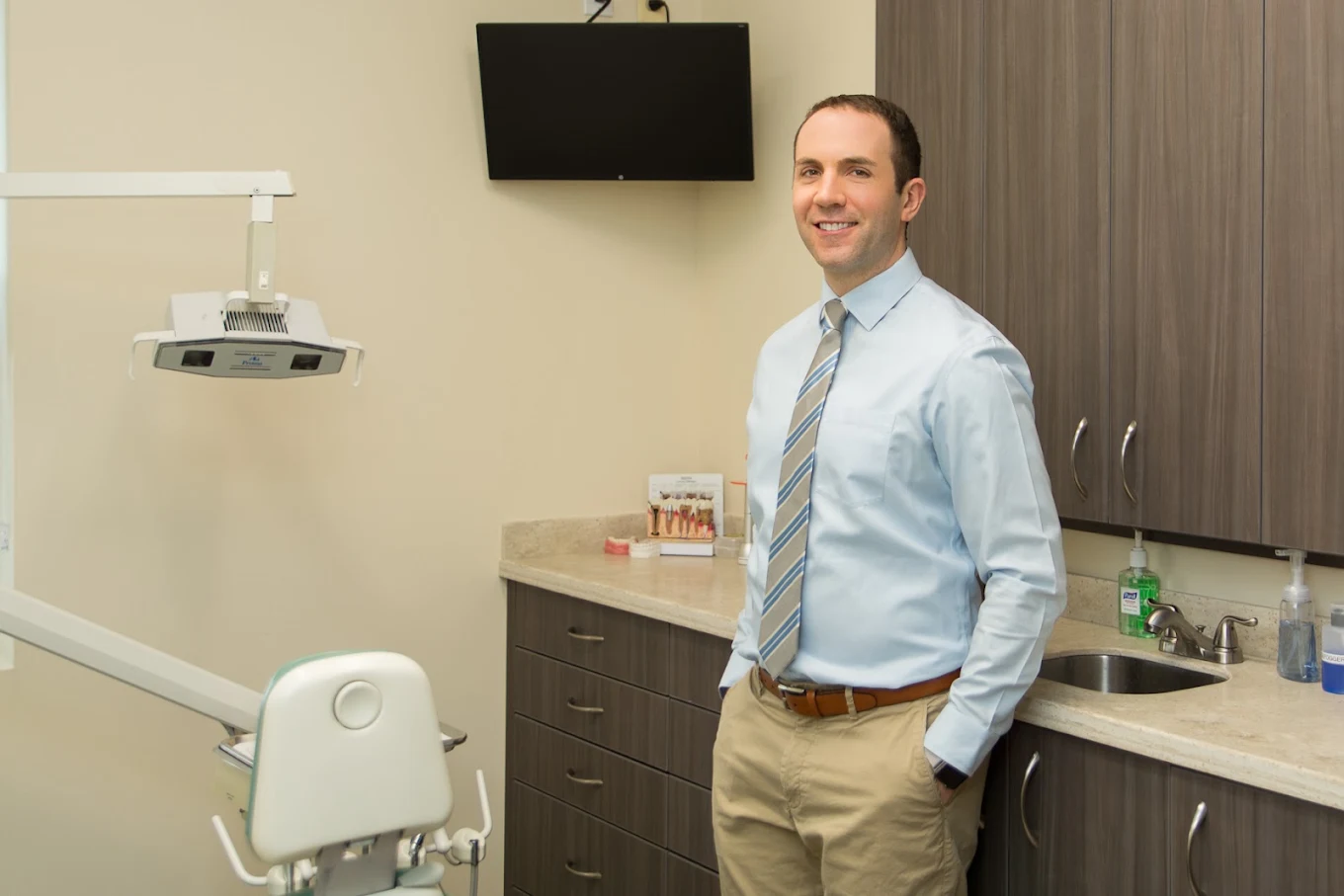 Dr. Michael Hogan speaking with a patient at Union Family Dental